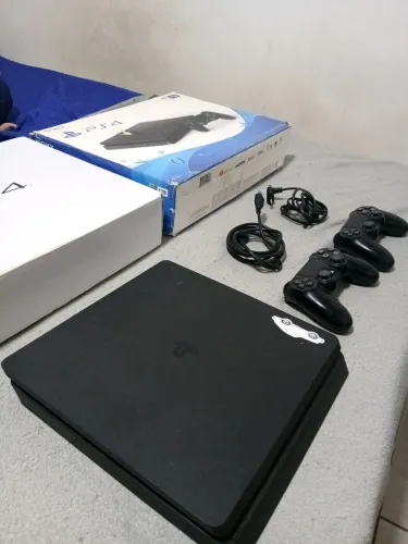 PS4 SLIM - 1 TERA - 2 CONTROLES! + CAIXA * LER DESCRIÇÃO *