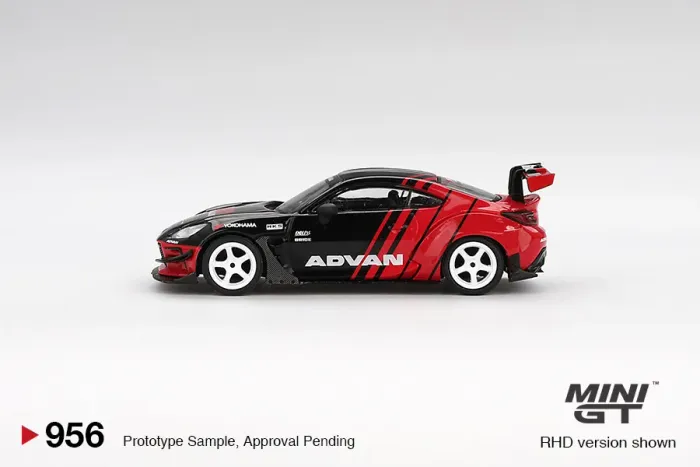 Toyota GR86 Advan - MiniGT #956 (2022 Tokyo Auto Salon)