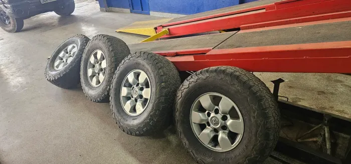 Jogo de rodas toyota hilux com pneus BF