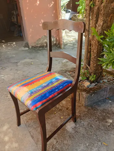 Cadeiras de estofada de sucupira plastificada 