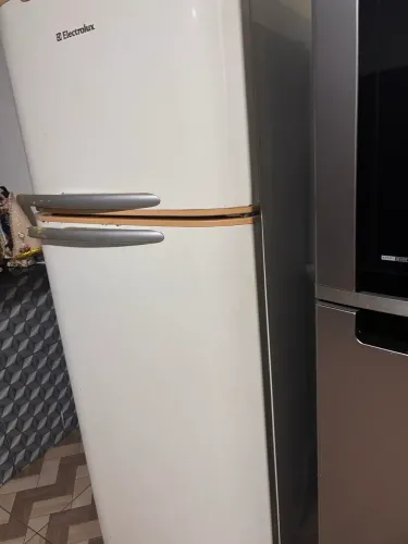 Vendo geladeira 