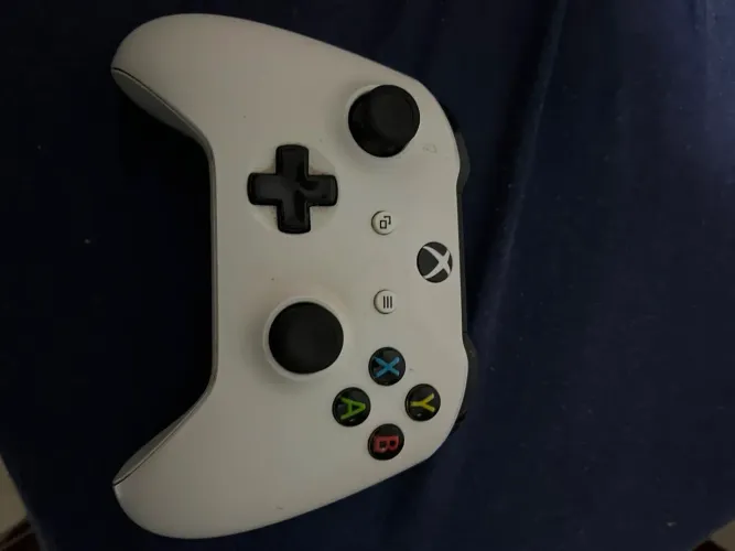 Xbox one s + 1 controle + 4 jogos + 2 hds de 500gb 