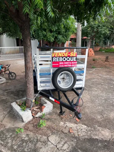 Reboque a venda, rodas de liga leve, pneus novo e pneu estepe
