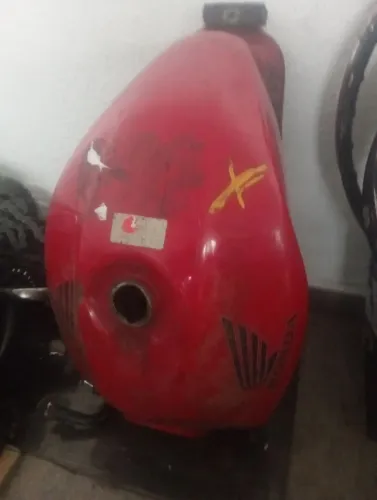 Tanque CB300 vermelho 
