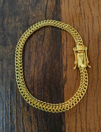 Belíssima pulseira banhada a ouro 18k nova