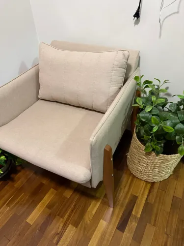 Poltrona decorativa para sala madeira maciça 