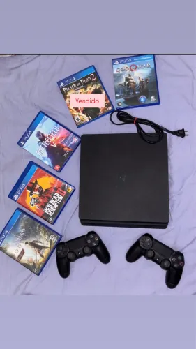 PS4 Slim 1TB com jogos físicos e 2 controles