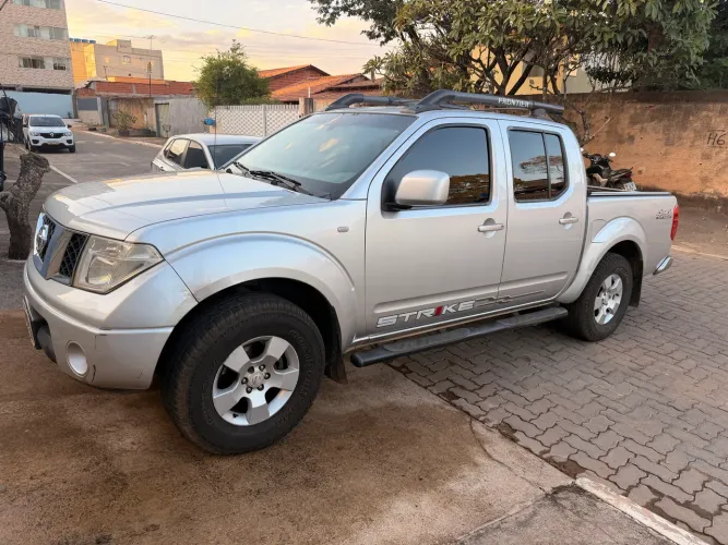 Nissan Frontier Se/se Strik CD 4X4 2.5 TB Dies. 2011