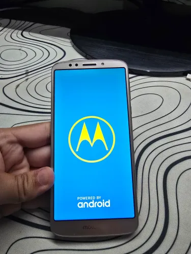 Celular Moto g6 play bem cuidado