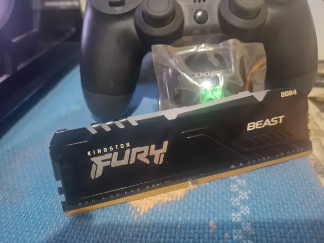 Memória RAM 16GB RGB Fury, Estado de Nova