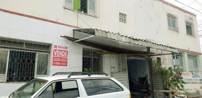 Casa de esquina à venda no Santo Antônio