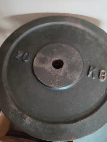2 anilhas de 20kg por 250 reais. Não são idênticas 