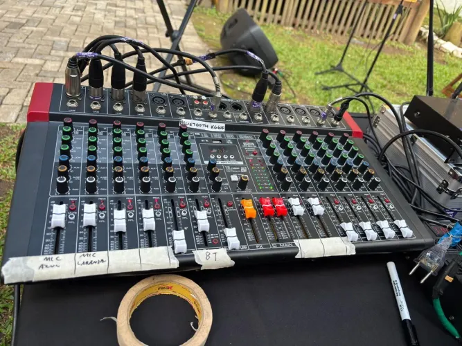 Mesa de som amplificada arcano em 127 volts