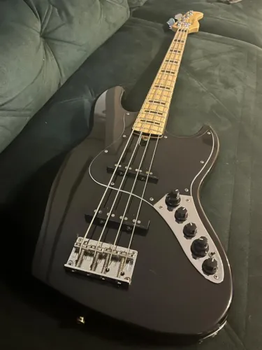 Baixo Marcus Miller Sire V7 4 cordas 2geração 