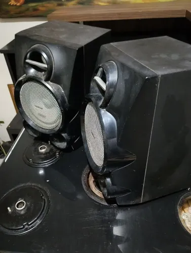 Conjunto duas caixas de som Philips em perfeito estado funciona perfeitamente