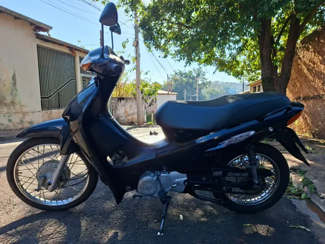 Honda Biz 100  2005 partida elétrica e pedal 