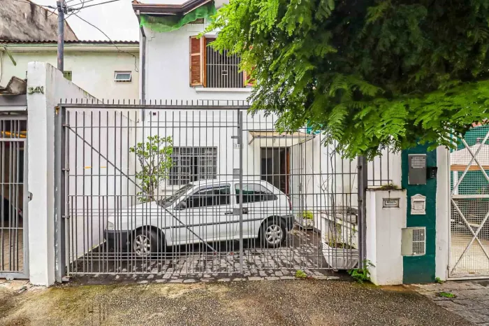 Casa comercial na Rua Estado de Israel, 345 - não  305 m²