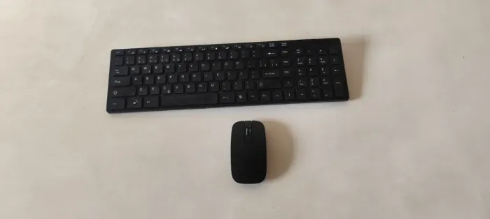 KIT TECLADO E MOUSE SEM FIO BEM NOVINHO E FUNCIONANDO PERFEITAMENTE - R$ 90