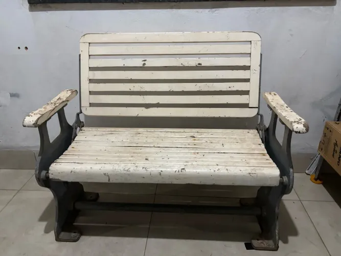 Banco Antigo de Trem - Peça Rara de Colecionador