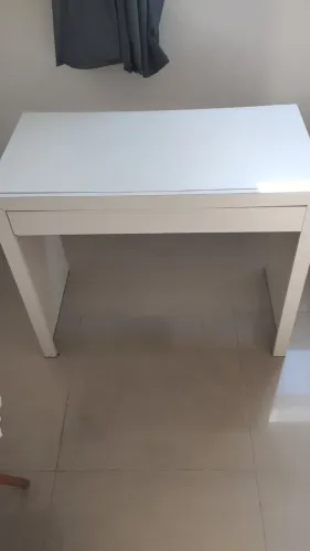 Escrivaninha.