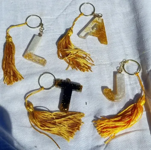 Chaveiro de Resina Personalizado Dourado Branco Preto Transparente com Inicial Letra e Tas