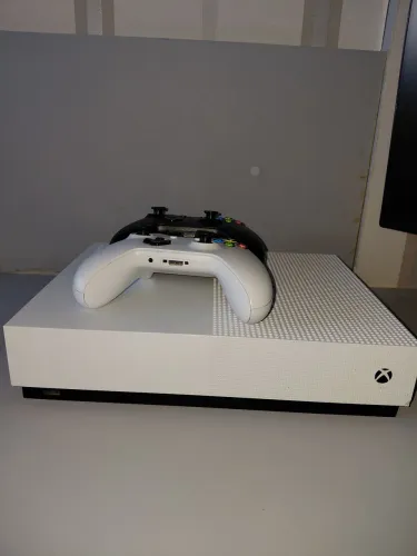 Xbox One S 512gb Usado com 2 Controles