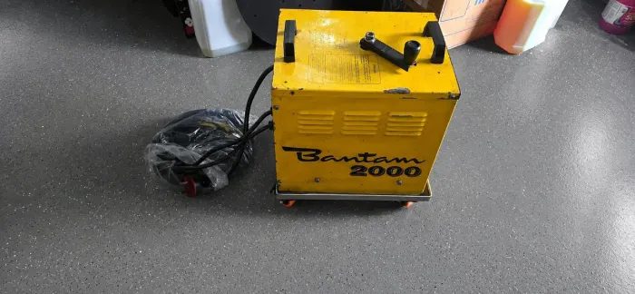 Maquina de solda Esab Bantam 2000 usada