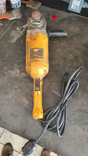 Esmerilhadeira Dewalt DWE496