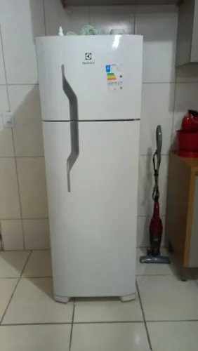 Vendo Geladeira com defeito para quem arruma 
