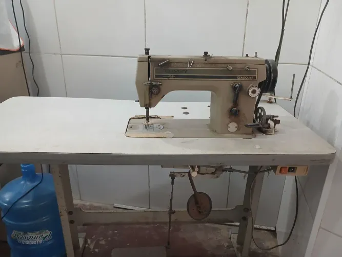 Máquina de costura Gemsy 21