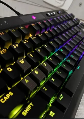 Teclado Corsair K70 RGB TKL