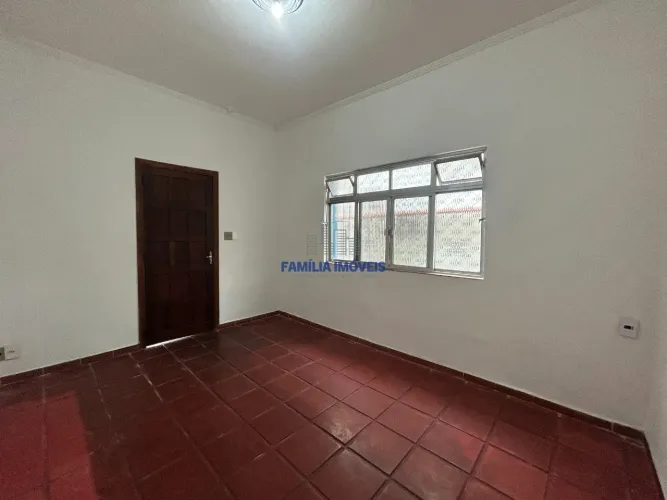 Casa para alugar 2 quartos quintal com 4 vagas Marapé Santos SP