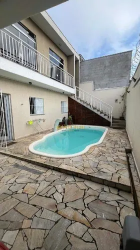Casa á Venda de 3 Dormitórios e com Piscina no Bairro Vila Lavínia em Mogi das Cruzes- SP