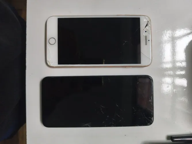 iPhone 8 plus/ MotoG 20
