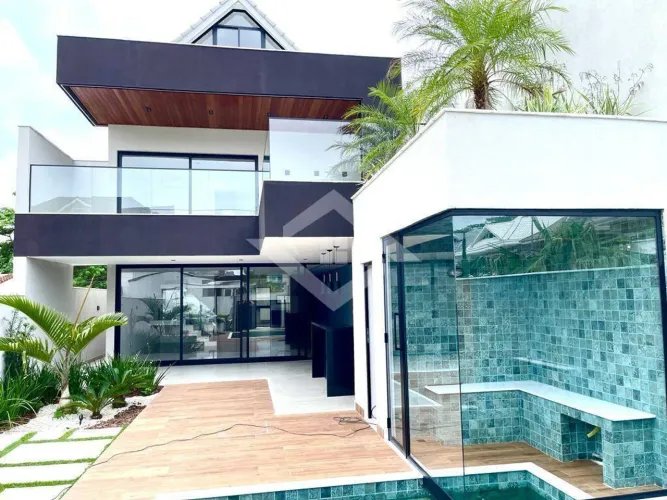Casa Triplex de 4 Quartos para Venda no Green Place Recreio