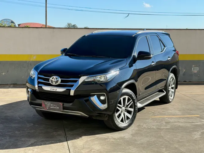 Toyota Hilux SW4 SRX 4X4 2.8 TDI 16V Dies. Aut. 2019