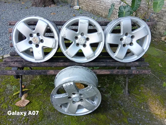 Rodas da Pajero TR4
