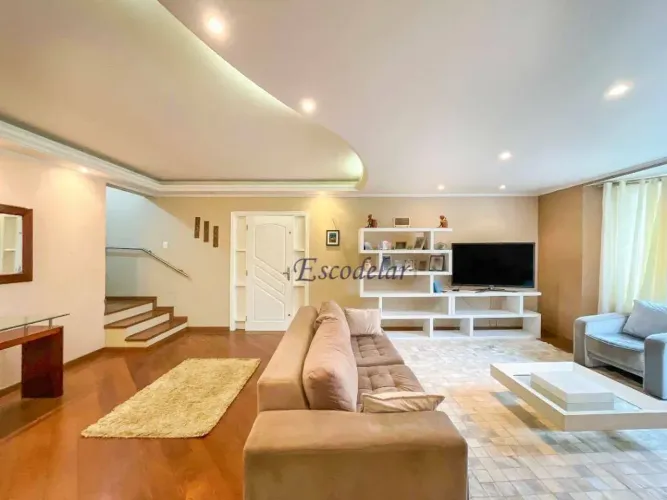 Sobrado à venda | 380m² | 4 dormitórios | 7 vagas | Água Fria - São Paulo/SP