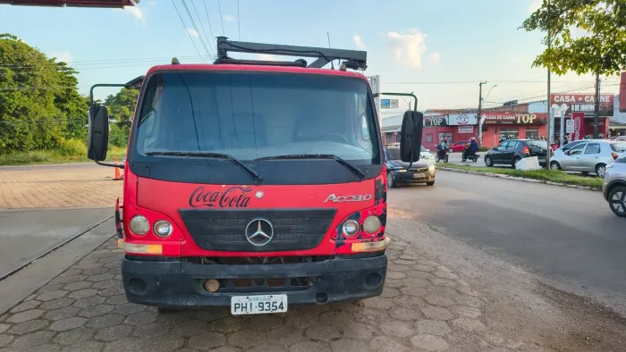 Caminha Mercedes Accelo 815