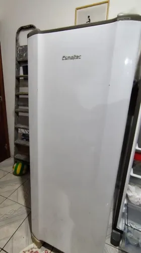 Geladeira. .600,00