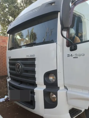 Caminhão VW24280 Constelletion Prancha