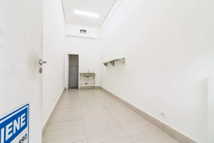 Loja na Rua Lopes de Oliveira, 353 25 m²