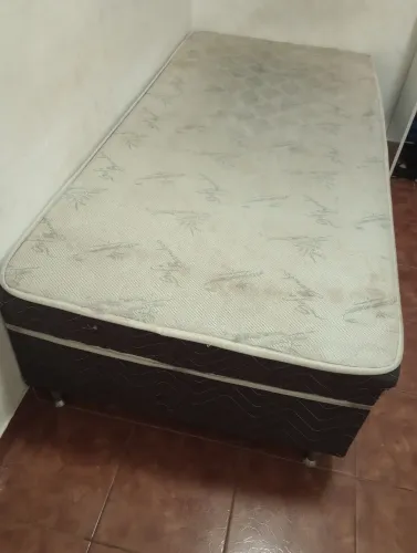 Vende-se box de cama