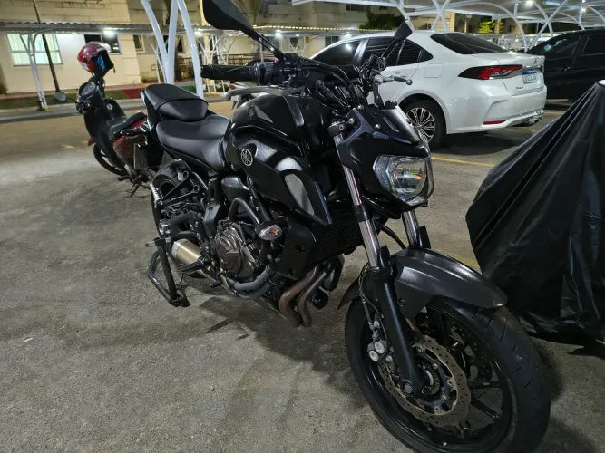 Yamaha Mt-07 preta