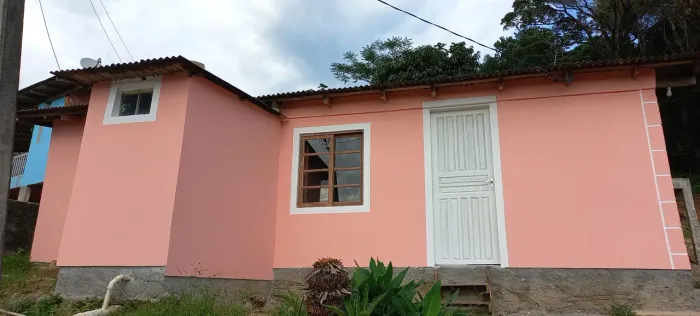 Aluga-se casa