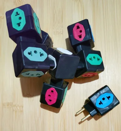 Adaptador de Tomada Cubo 4 Entradas - Bivolt Universal 10A/20A