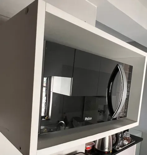 Micro-ondas Philco 28L Espelhado + Nicho de Madeira