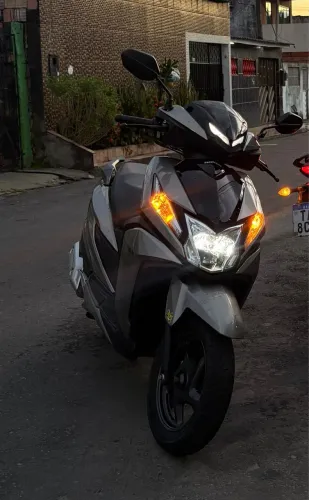 Honda elite 125 2025 impecável - Quitada, revisada e pneus novos 