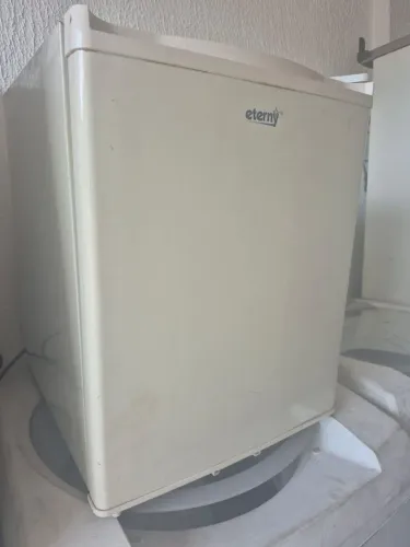 Vendo novíssimo frigobar, funcionando perfeitamente!!