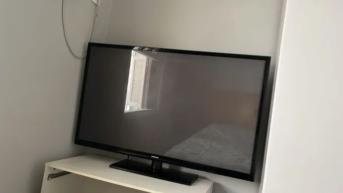 Tv Samsung Plasma HD 51 polegadas (não é SMART TV), possui um risco de pixel na tela
